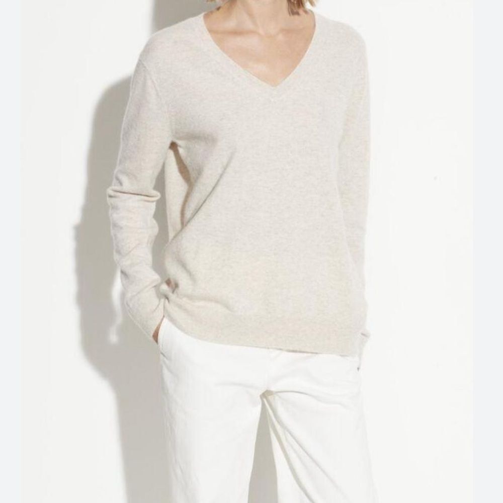 Vince Cashmere Weekend V-Neck Sweater in cream , Size L - Picture 2 of 8